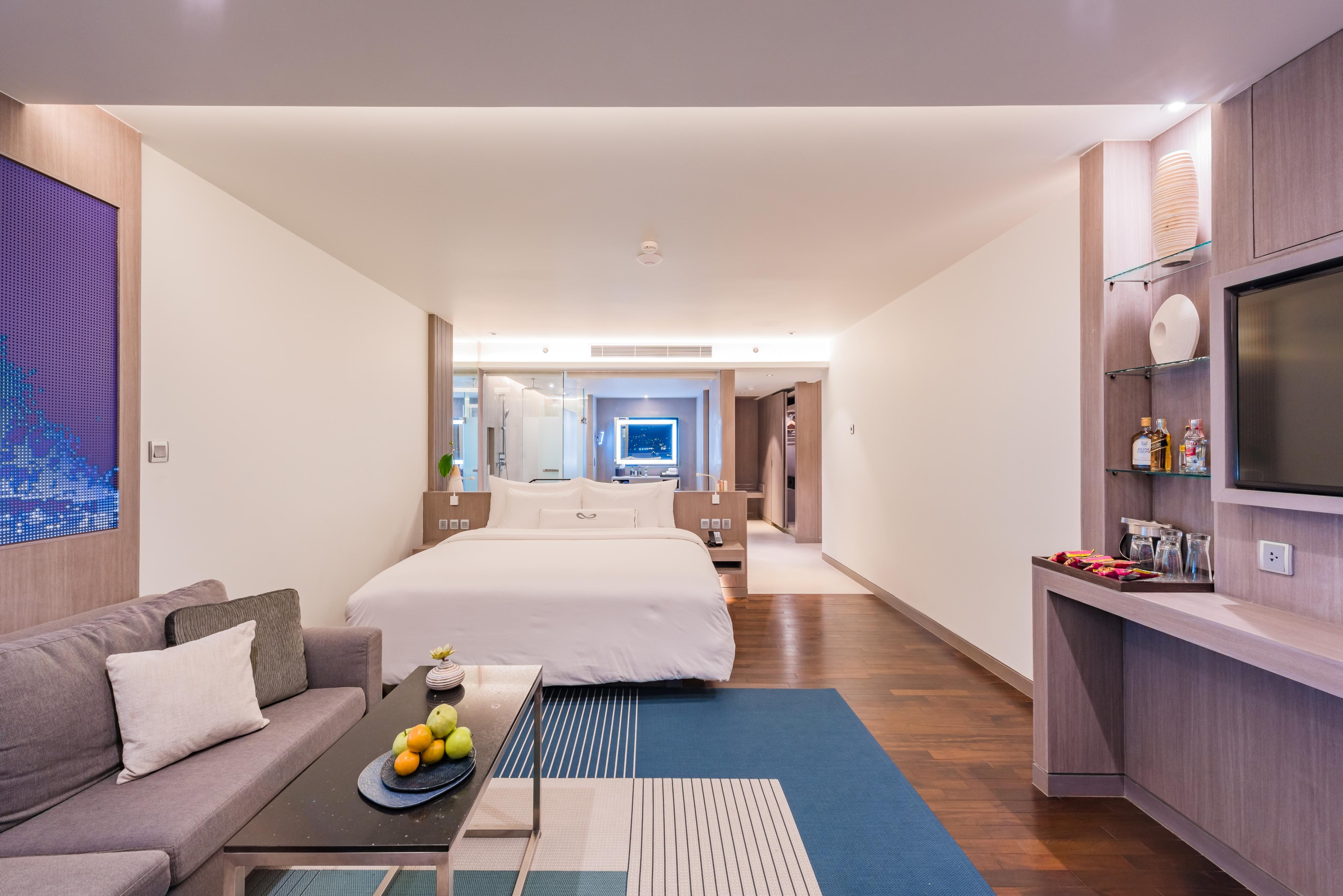 Oceanfront Beach Resort - Sha Extra Plus Patong Exteriör bild Deluxe Room