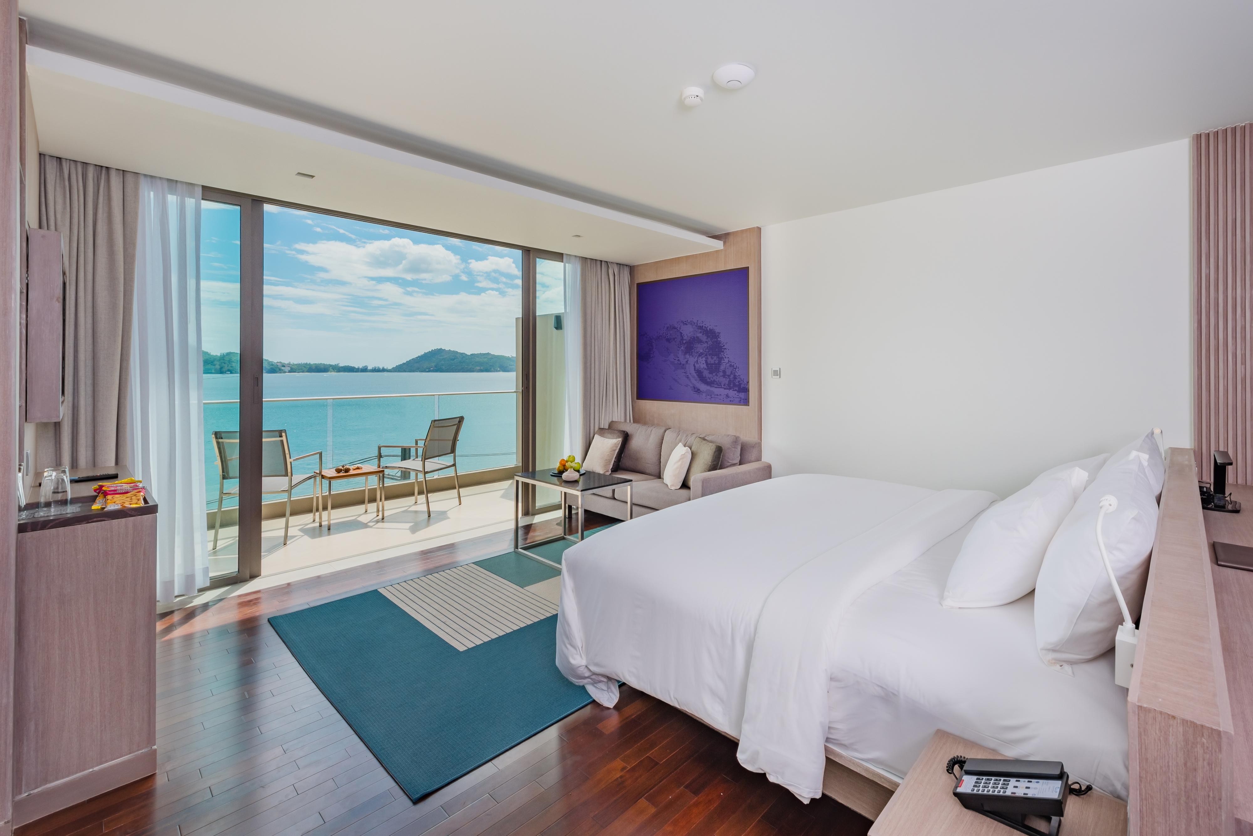 Oceanfront Beach Resort - Sha Extra Plus Patong Exteriör bild Deluxe Ocean View