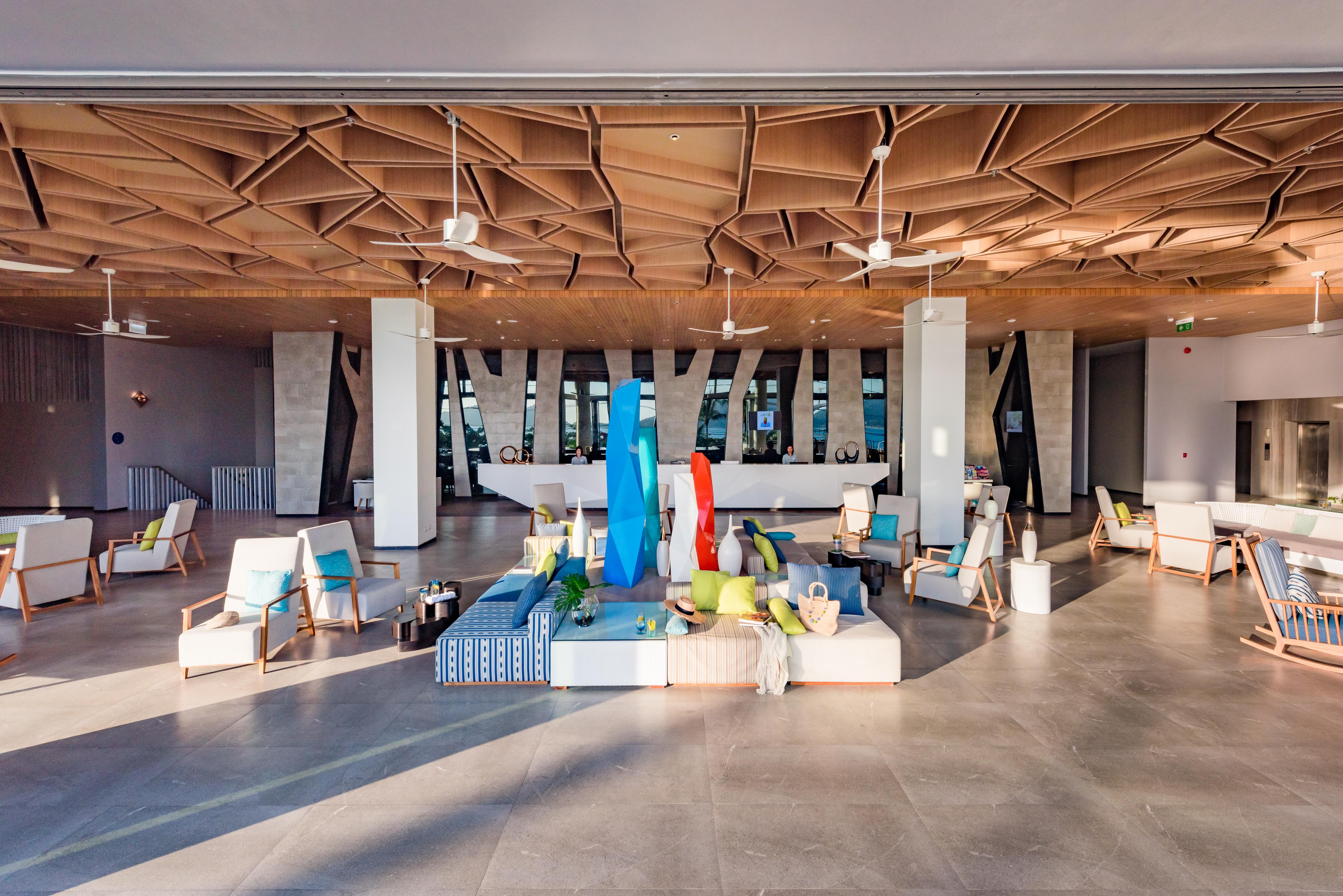 Oceanfront Beach Resort - Sha Extra Plus Patong Exteriör bild The lobby of the new building