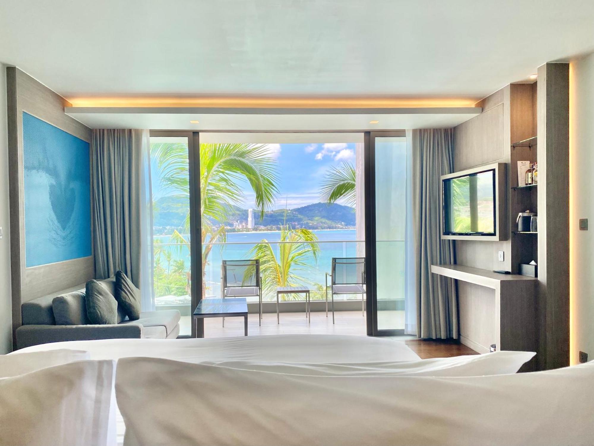 Oceanfront Beach Resort - Sha Extra Plus Patong Rum bild Deluxe Ocean View