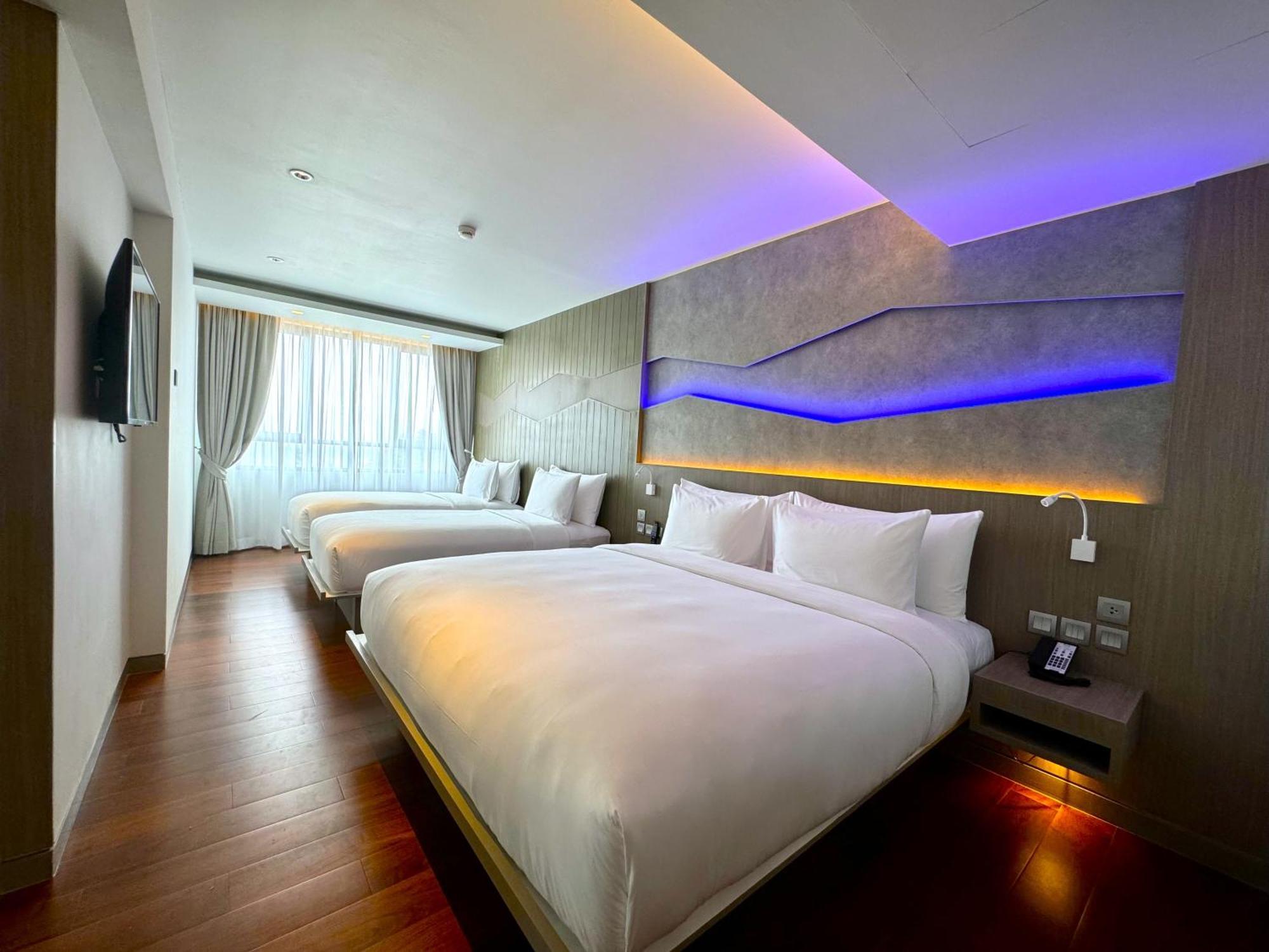 Oceanfront Beach Resort - Sha Extra Plus Patong Rum bild Deluxe Family Room